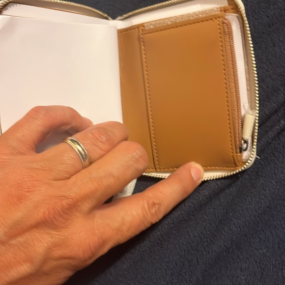 Coach Ladybug Small Zip Around - Picture 4 of 5